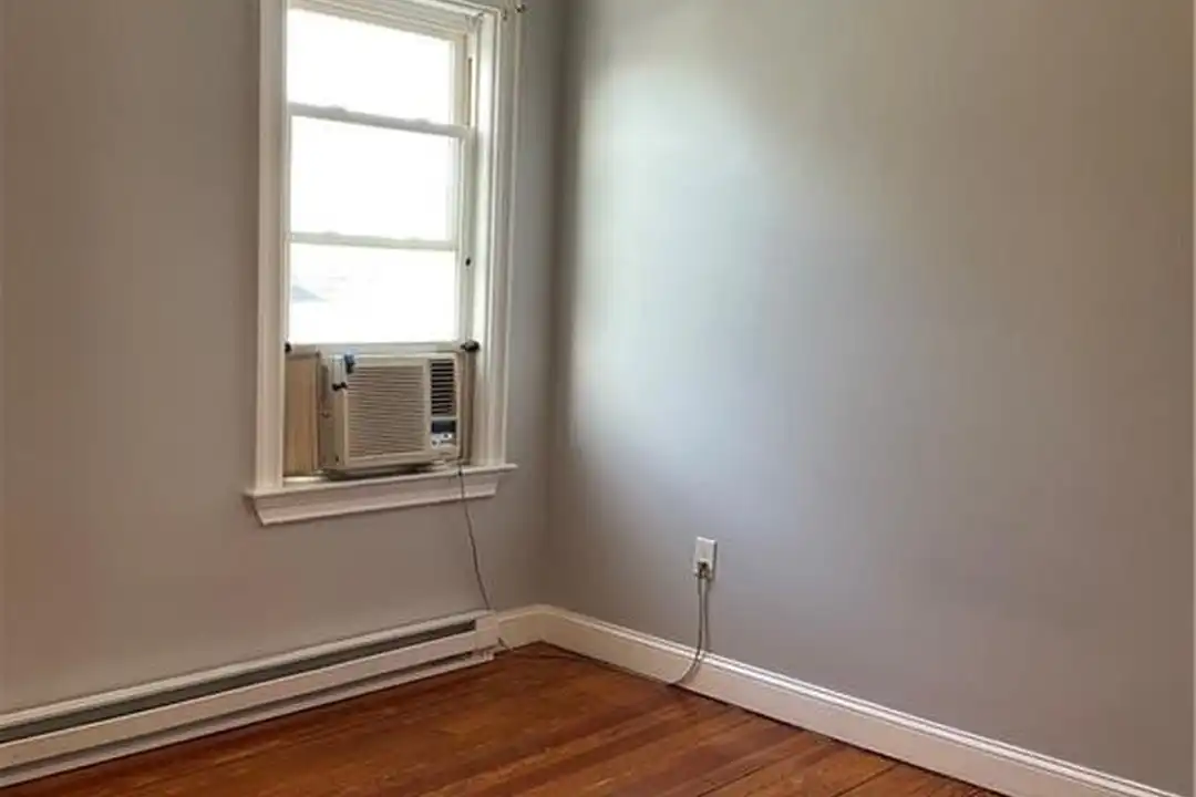 Apartment in Providence - More