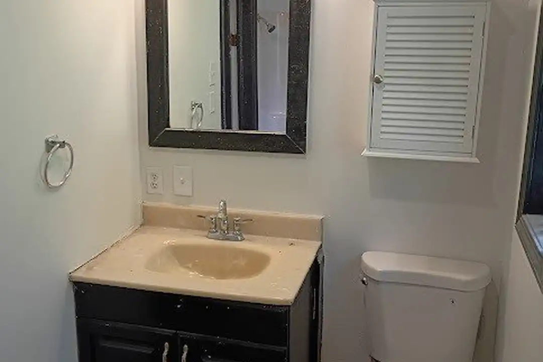 161 S Pine St - View 6