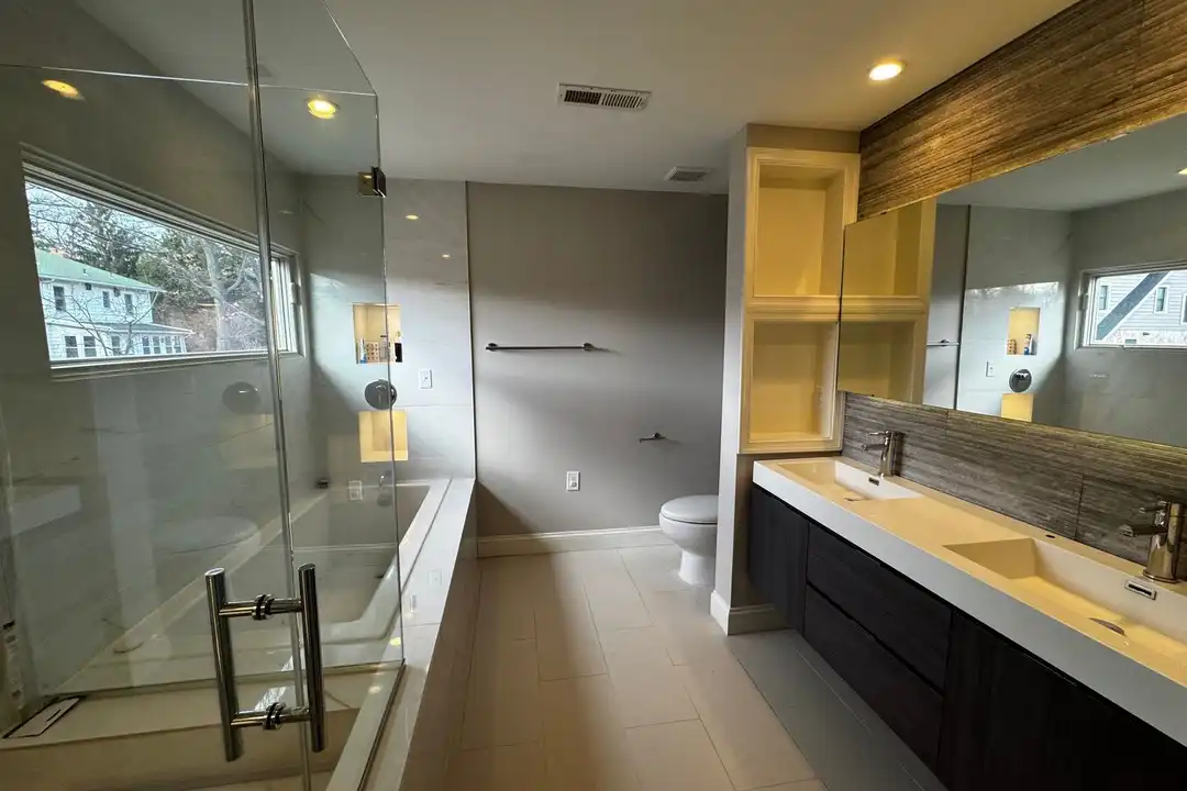 513 Whittier St NW - More