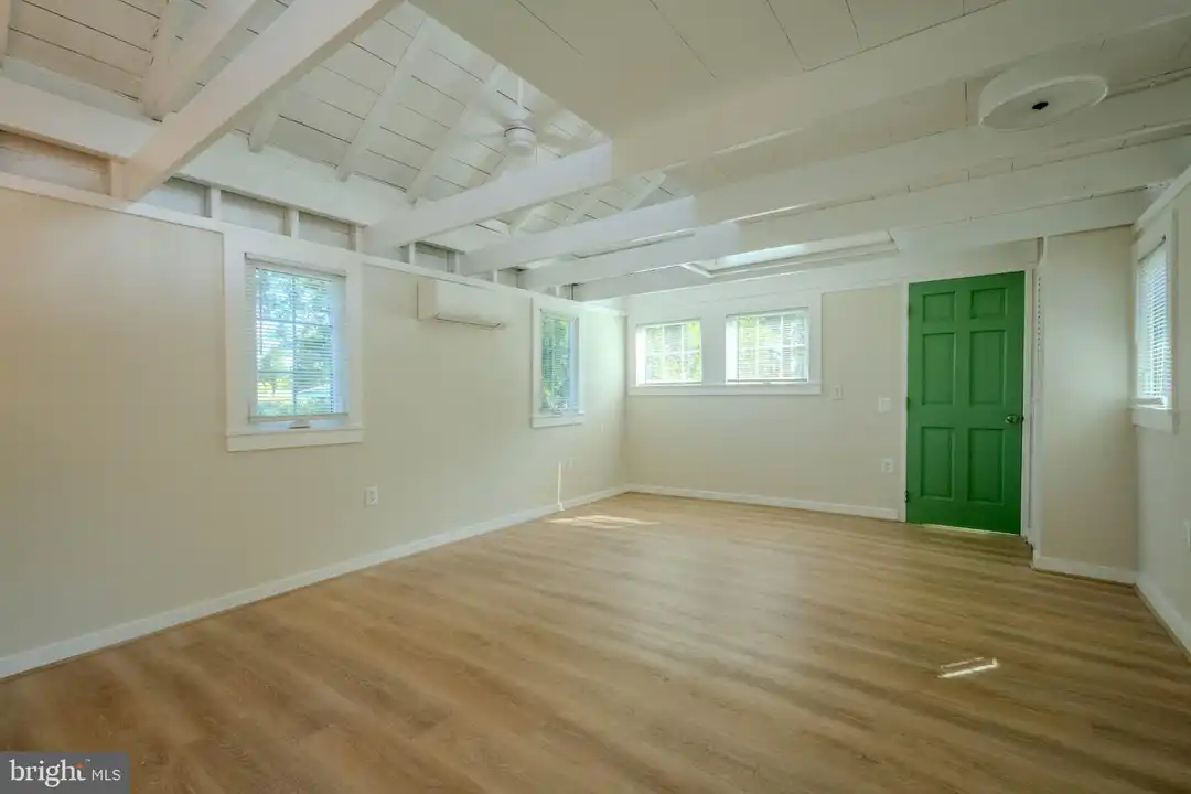 Apartment in Deale - More