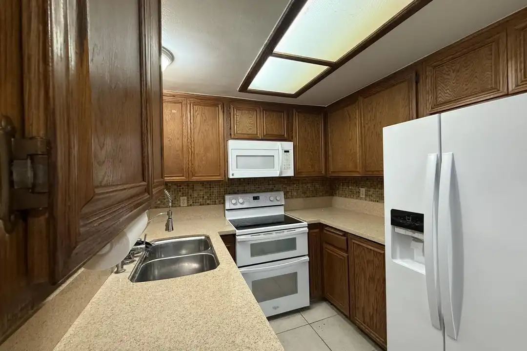 200 Elm Ave unit 7 - View 5