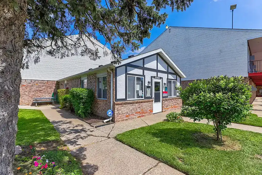 Oak Hill Apartments- Hill Ave. – photo 1 of 23