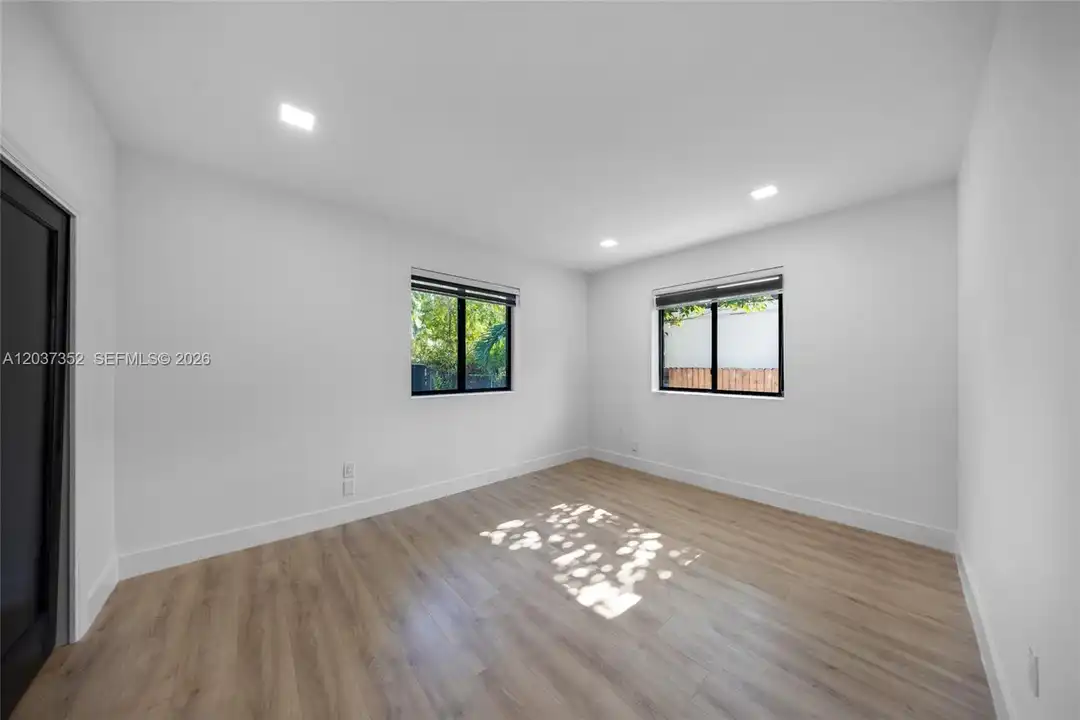 365 Fairway Dr - More