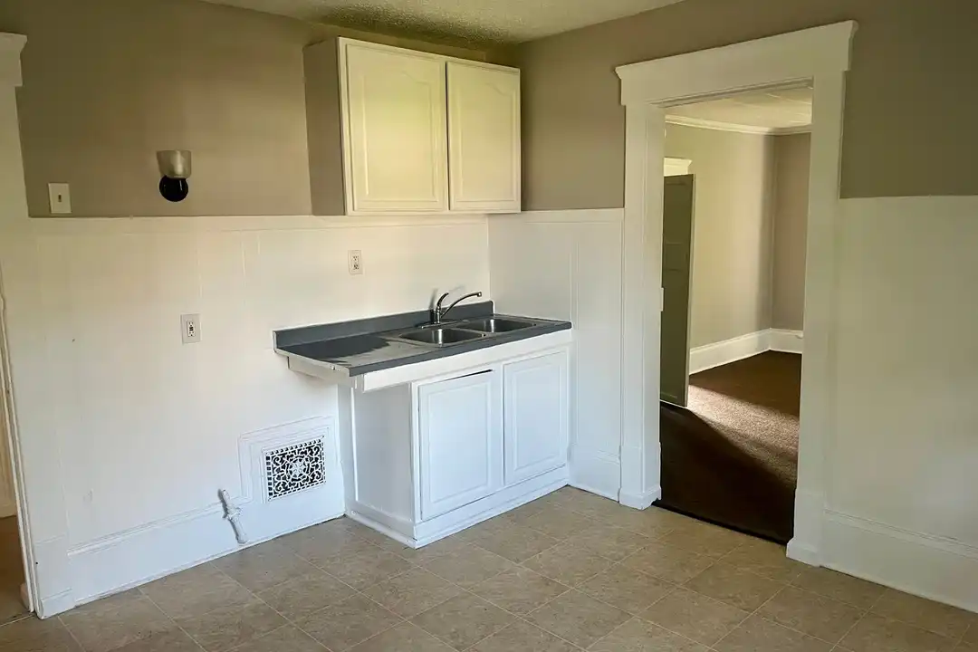 808 7th St NW unit 808 7th St NW, Unit B – photo 1