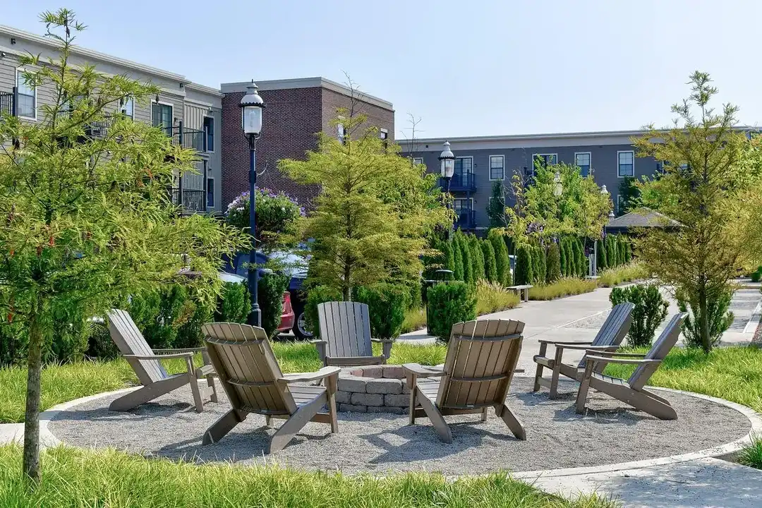 Broadway Station Apartments – photo 1