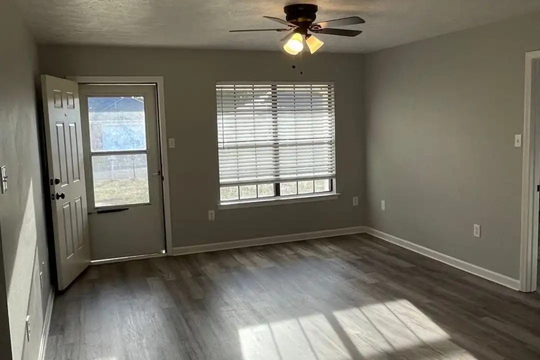 1415 Huebner St - View 2