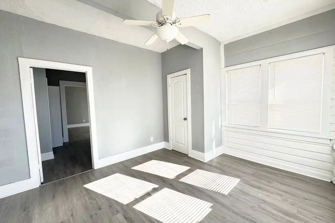 1119 NW 9th St unit A - View 3