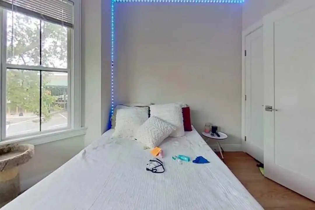 144 Chelsea St - View 4