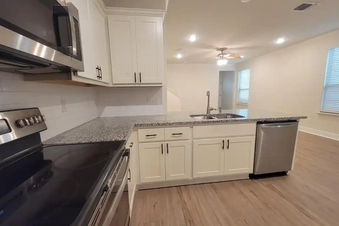 House in San Antonio, Bexar - More