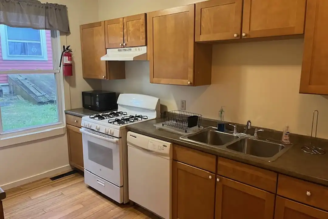513 S Aurora St – photo 1 of 8