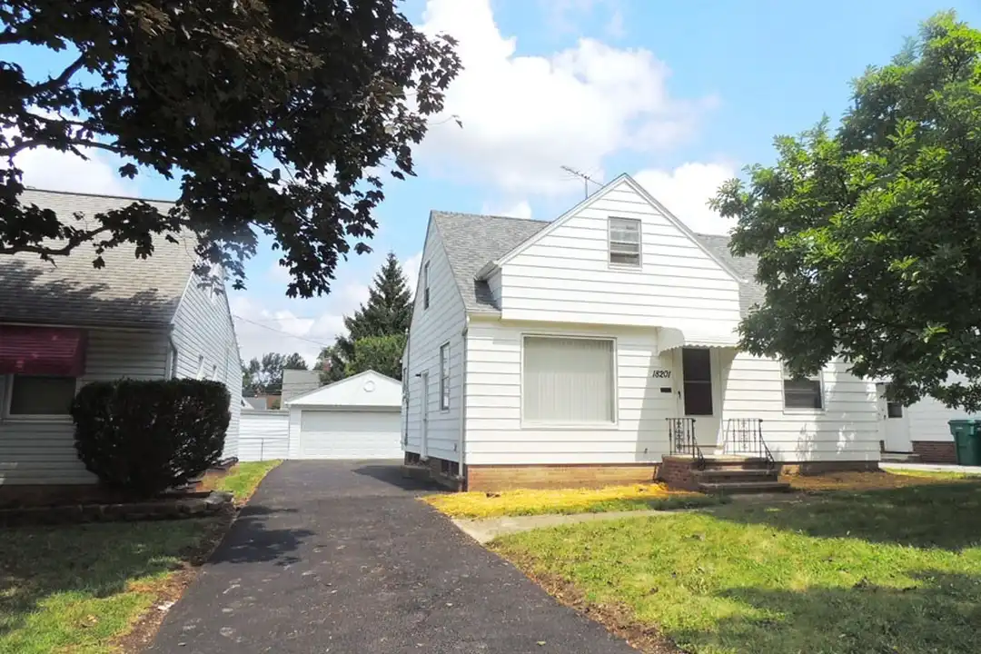 18201 Hazelwood Ave – photo 1