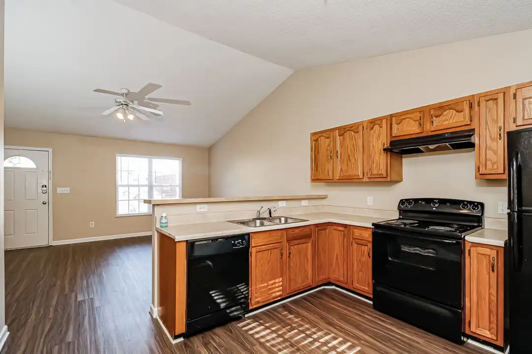 330 W Holt St - View 6