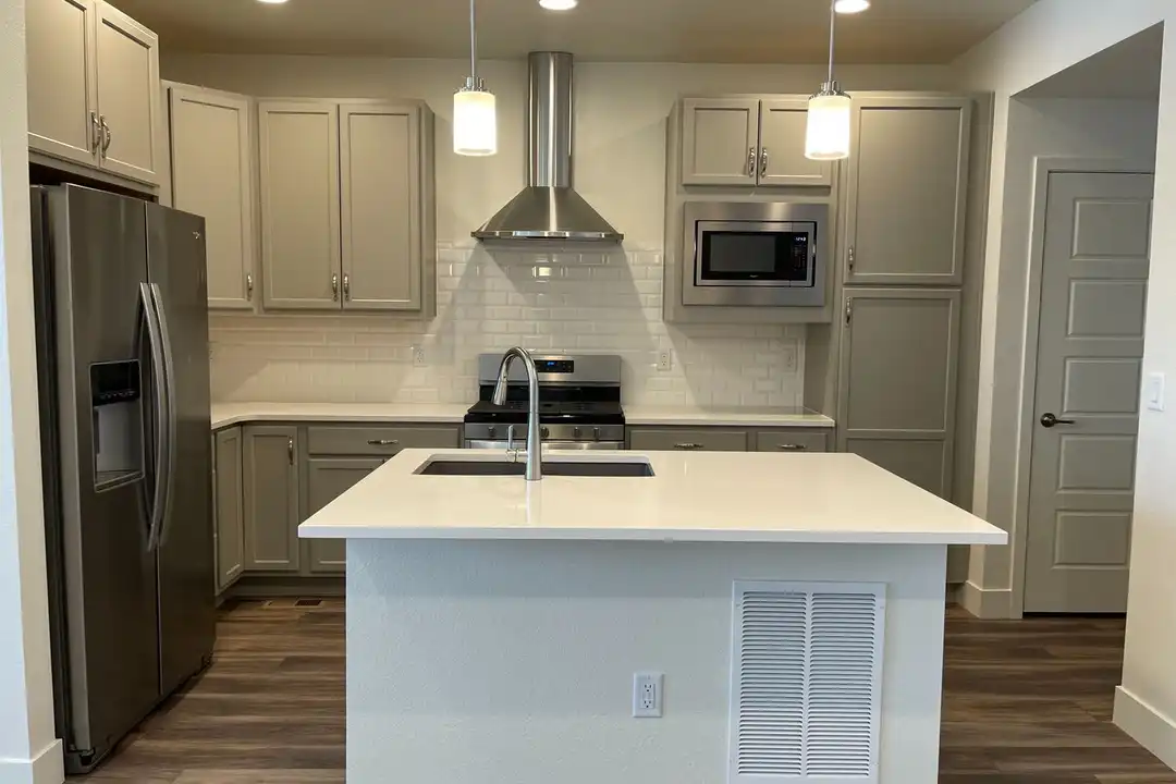 2215 Village Green Way - View 4