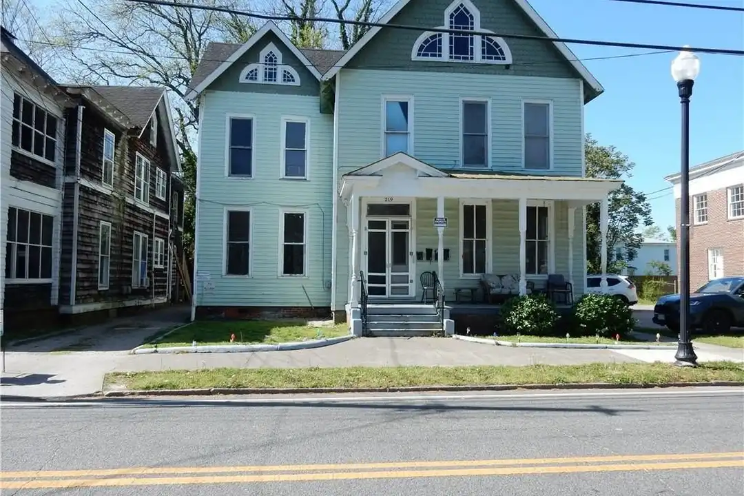 219 Bank St #4 – photo 1 of 2