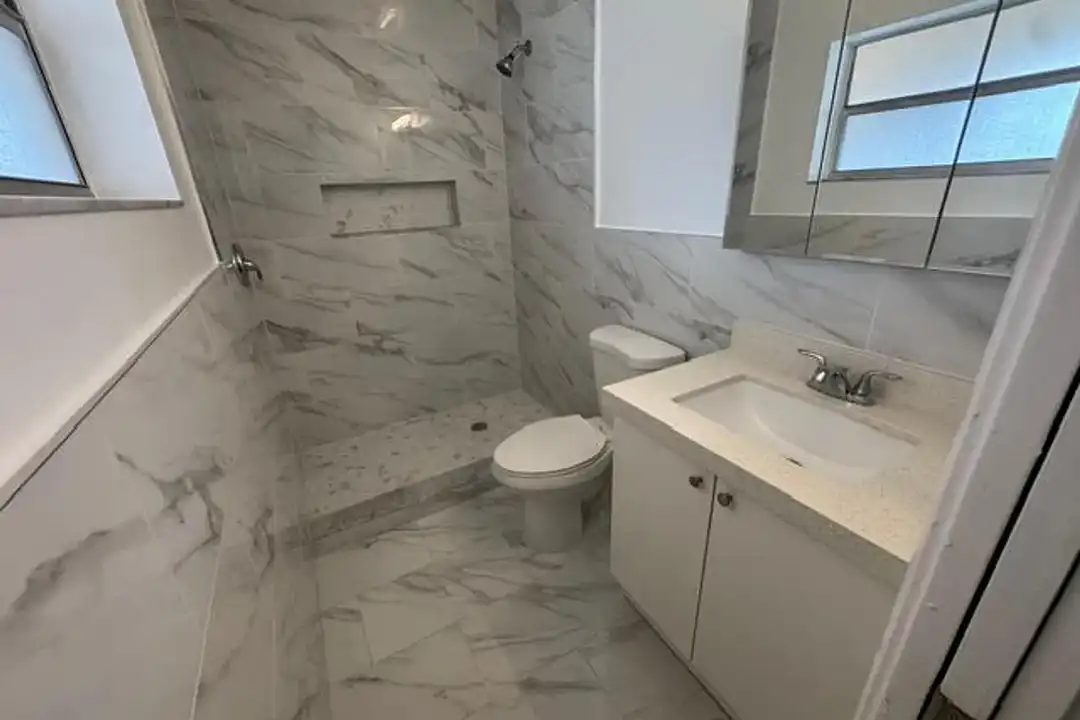 Apartment in Hollywood - View 4