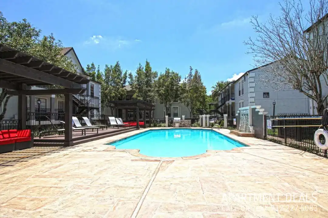1907 Lakeside Dr - View 3