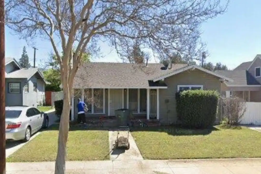 2829 N Pershing Ave – photo 1