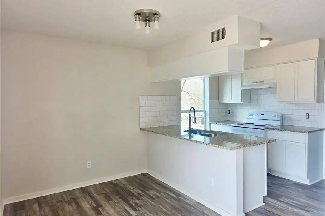 1020 Autumn Cir #C - View 3