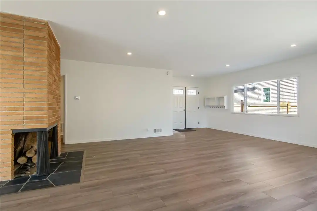 11856 Beatrice St - More
