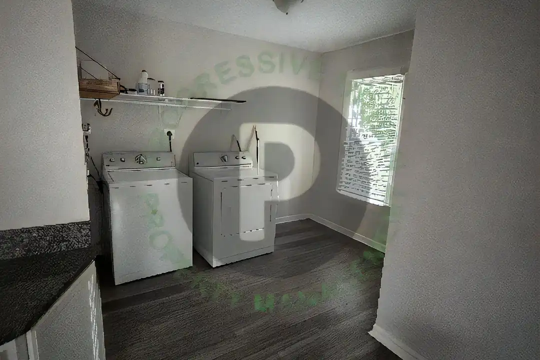 2562 W 10th St – photo 1