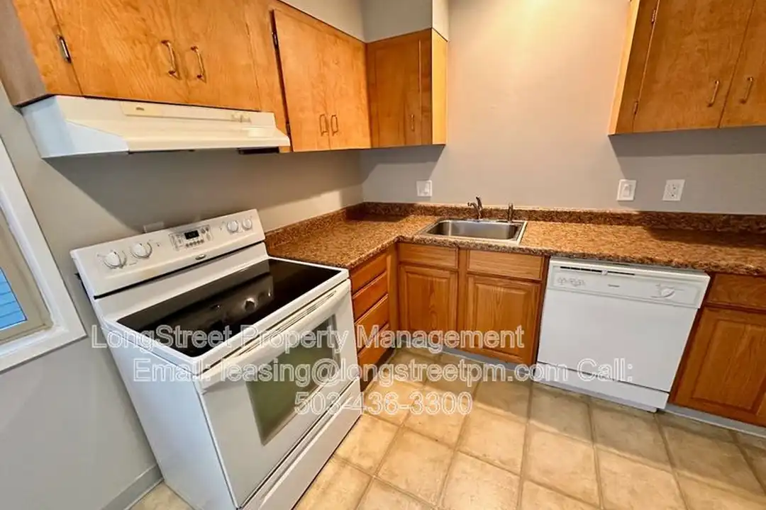 121 SE 30th Pl - View 4