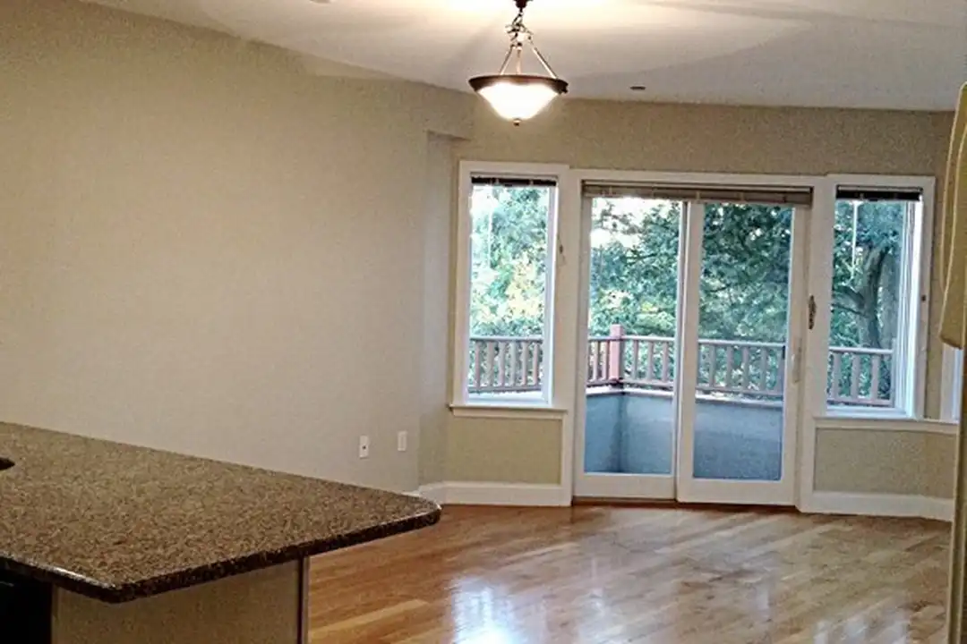 1522 VFW Parkway unit 402 - More