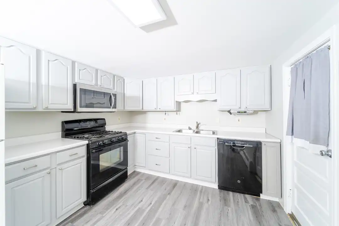 2316 4th Ave – photo 1 of 32