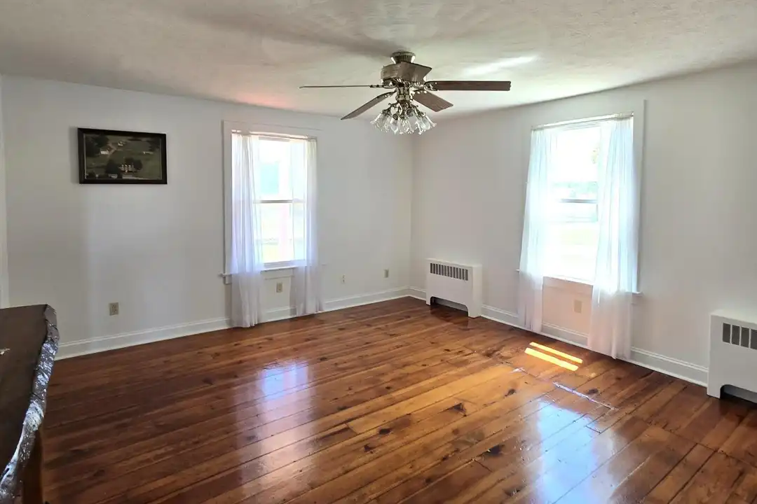 House in Kearneysville - More