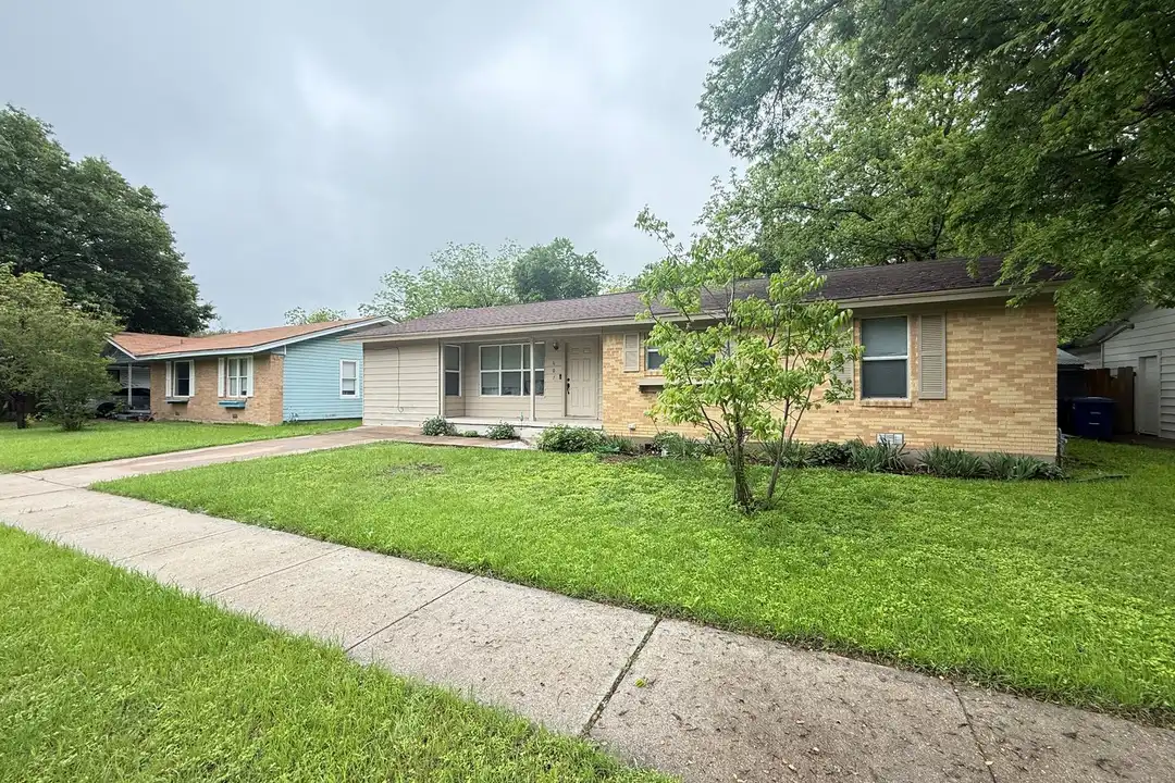 607 S 3rd St - View 2