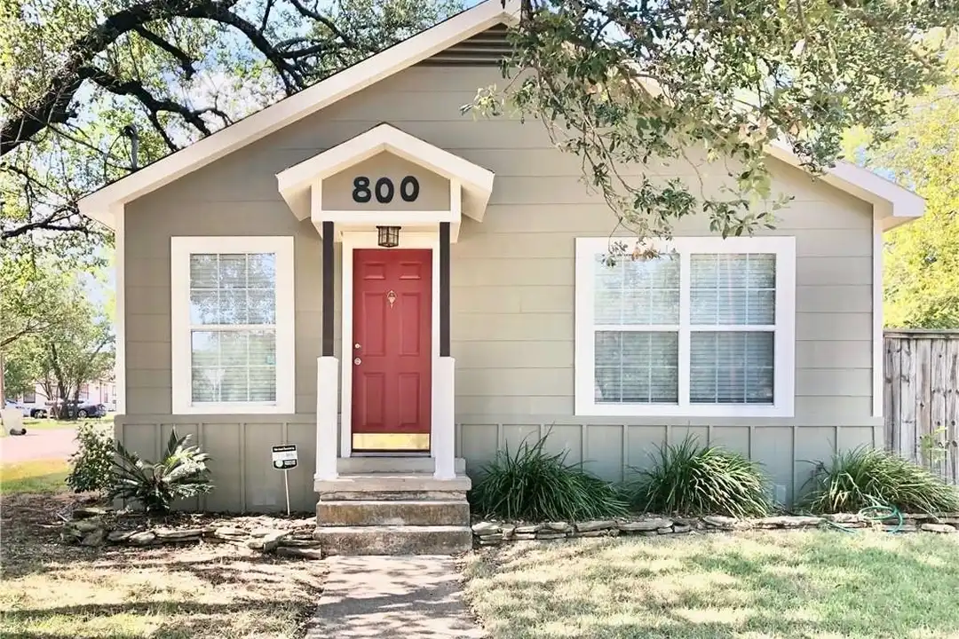 800 Mitchell St – photo 1