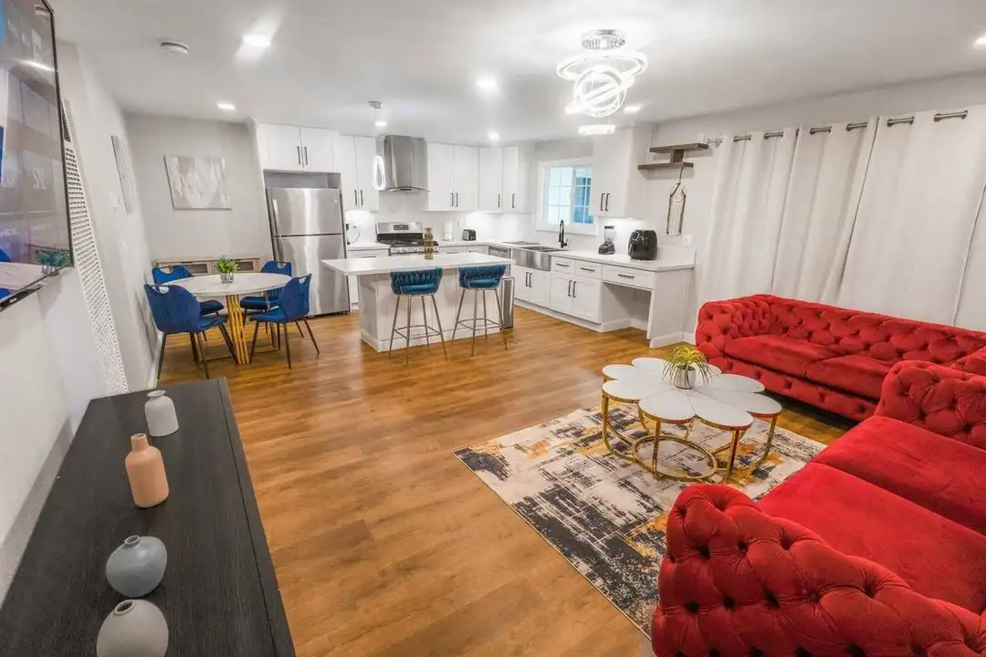 Apartment in Spring Valley - View 2