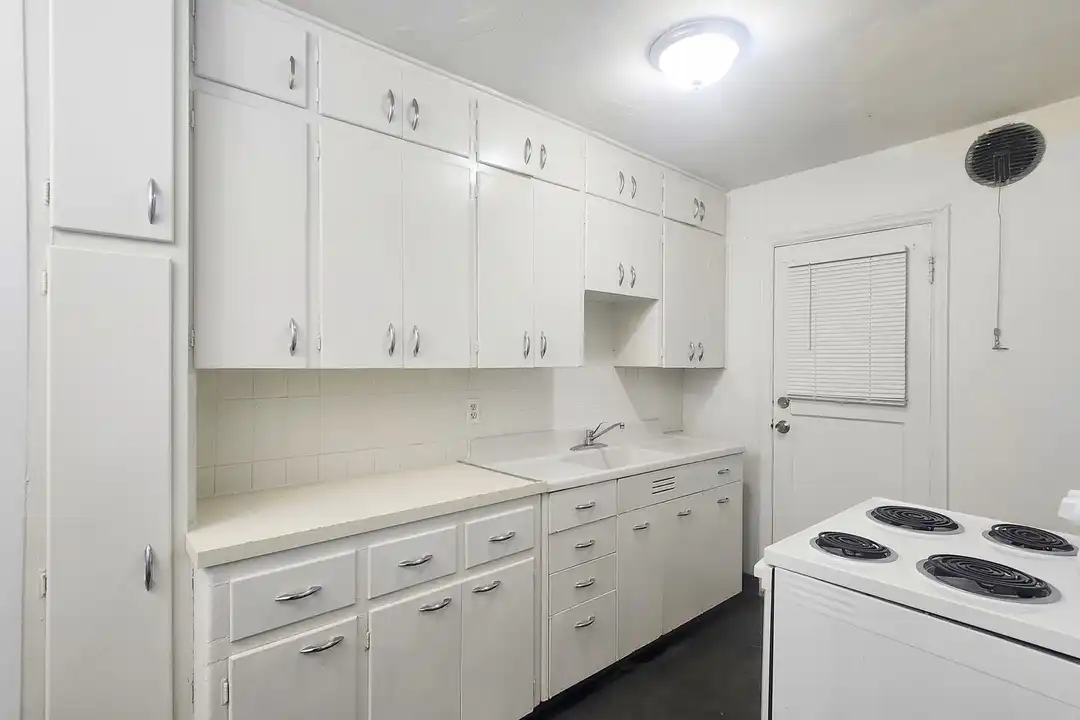 1117 W 5th Ave – photo 1