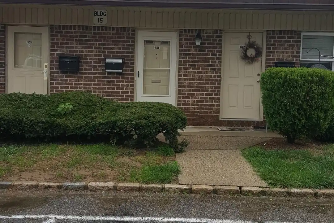 1508 Silver Ct - View 2