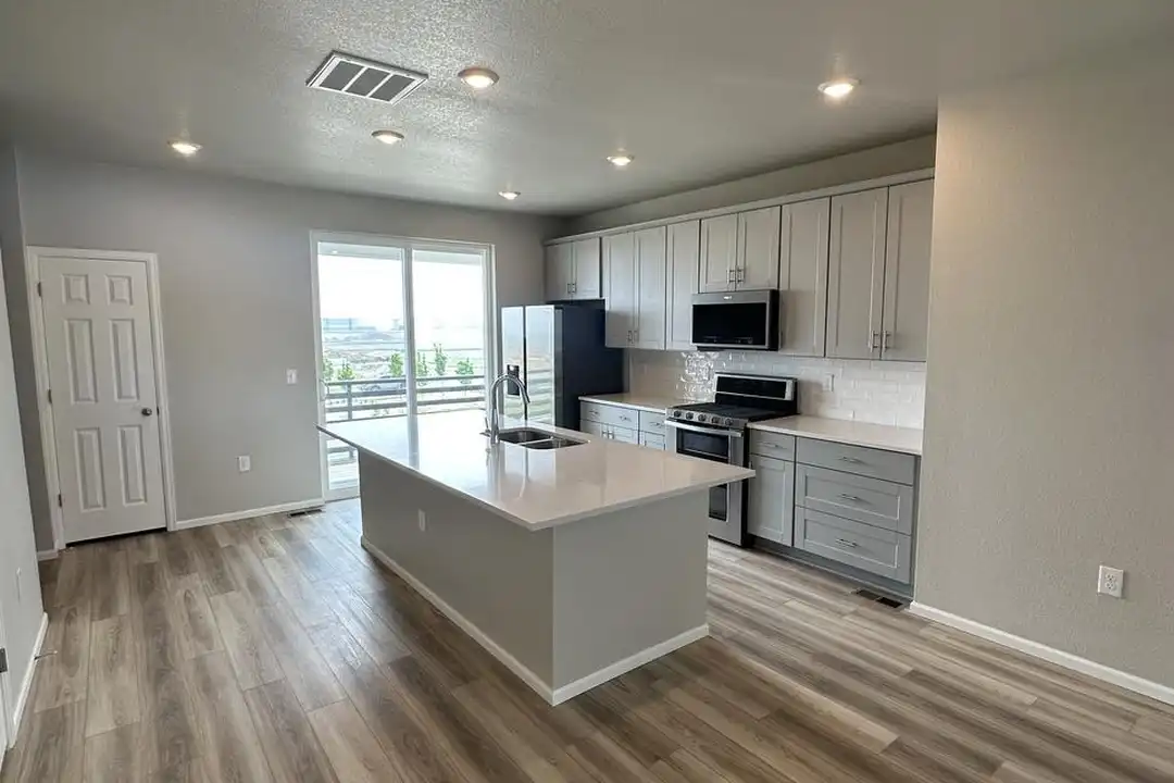 Apartment in Broomfield - More
