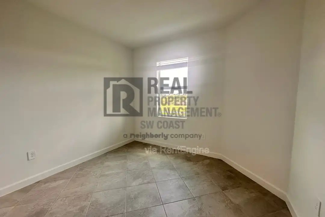 20501 Hazelnut Ct S - View 5