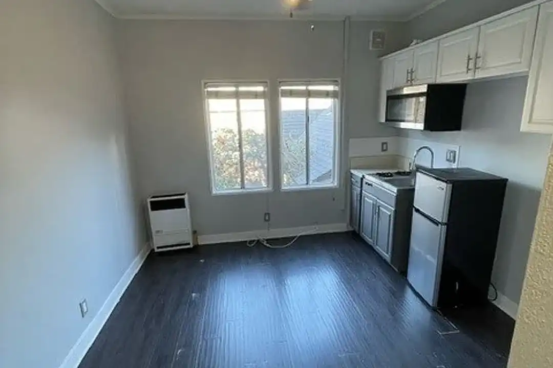 636 Chestnut Avenue - More