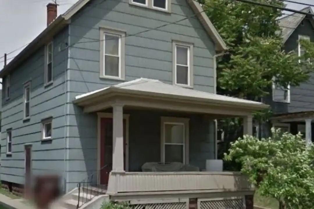 1021 Rex Ave NE – photo 1