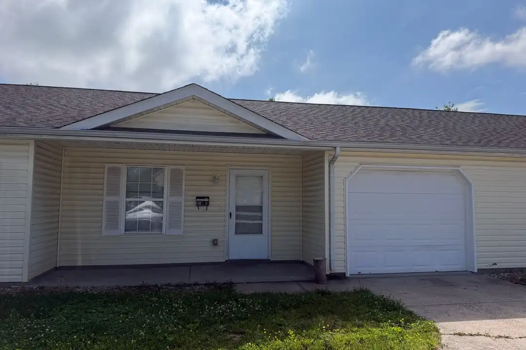 801 N Garfield St unit C – photo 1 of 15