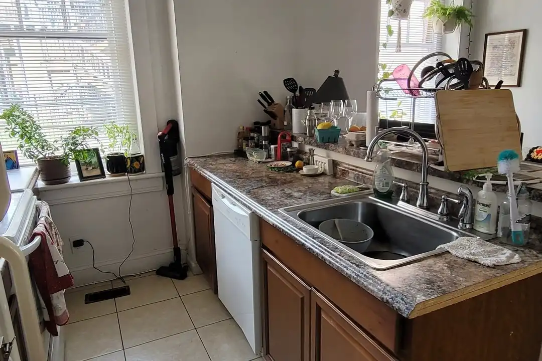 421 W Grace St unit 102 - View 3