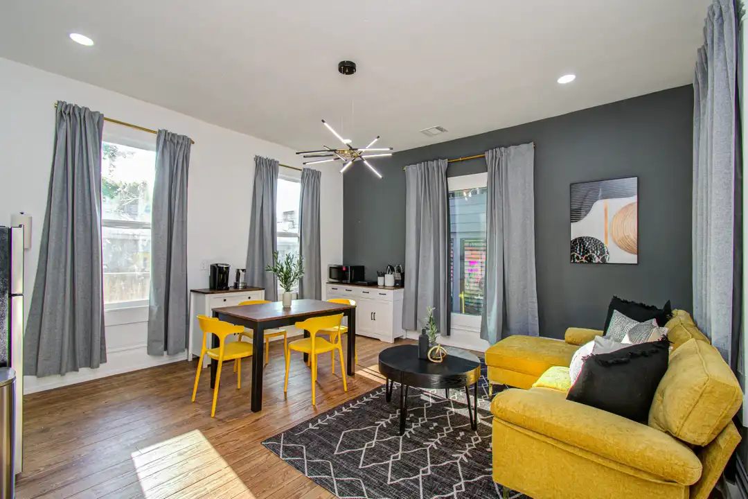 1811 Washington Ave unit unit A – photo 1