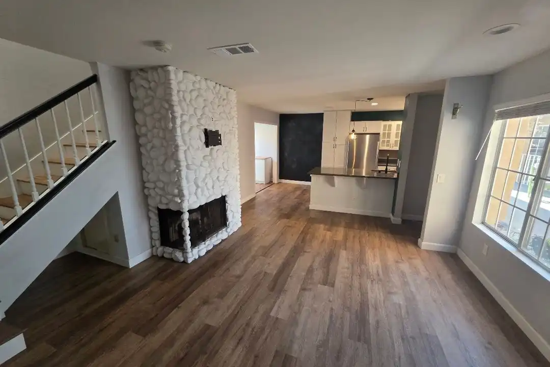 436 Lime Ave unit # 4 - View 2