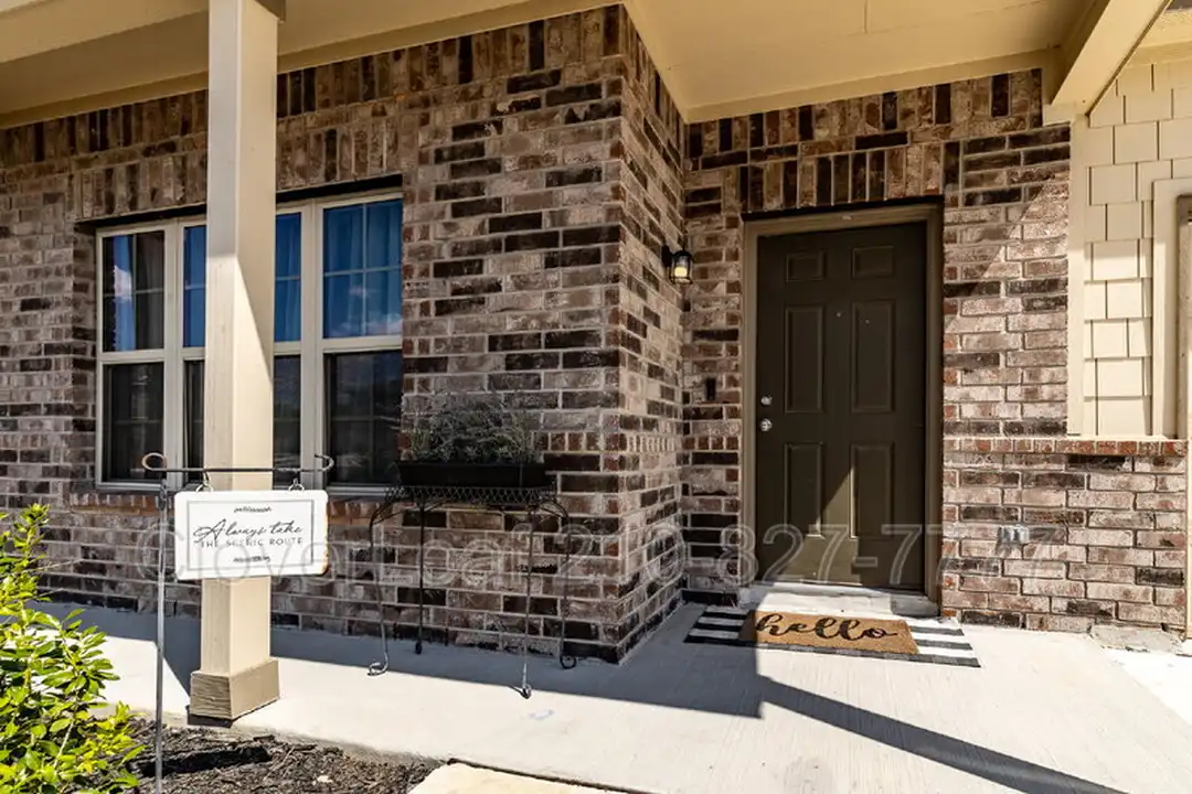 709 Stonemanor Bay - View 4