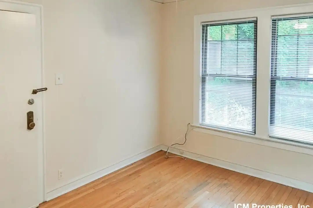 5941 N Paulina St - More