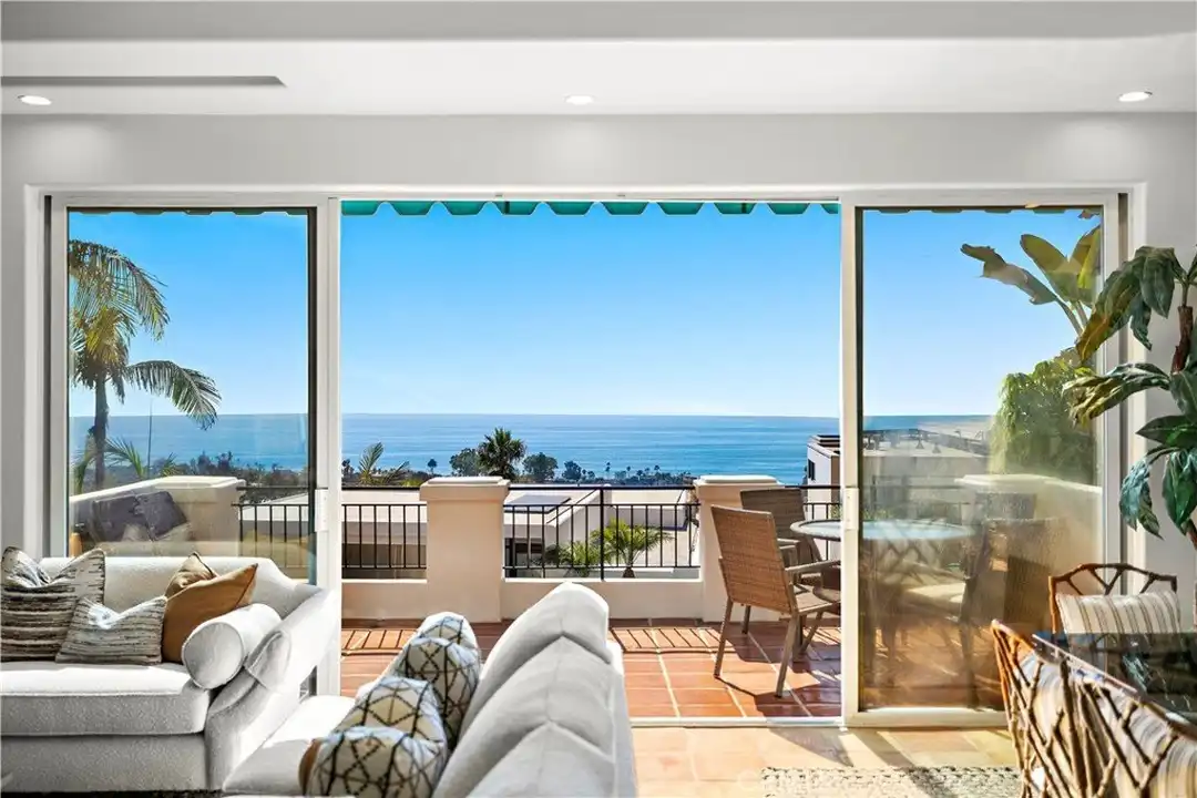 1050 Skyline Dr - View 3