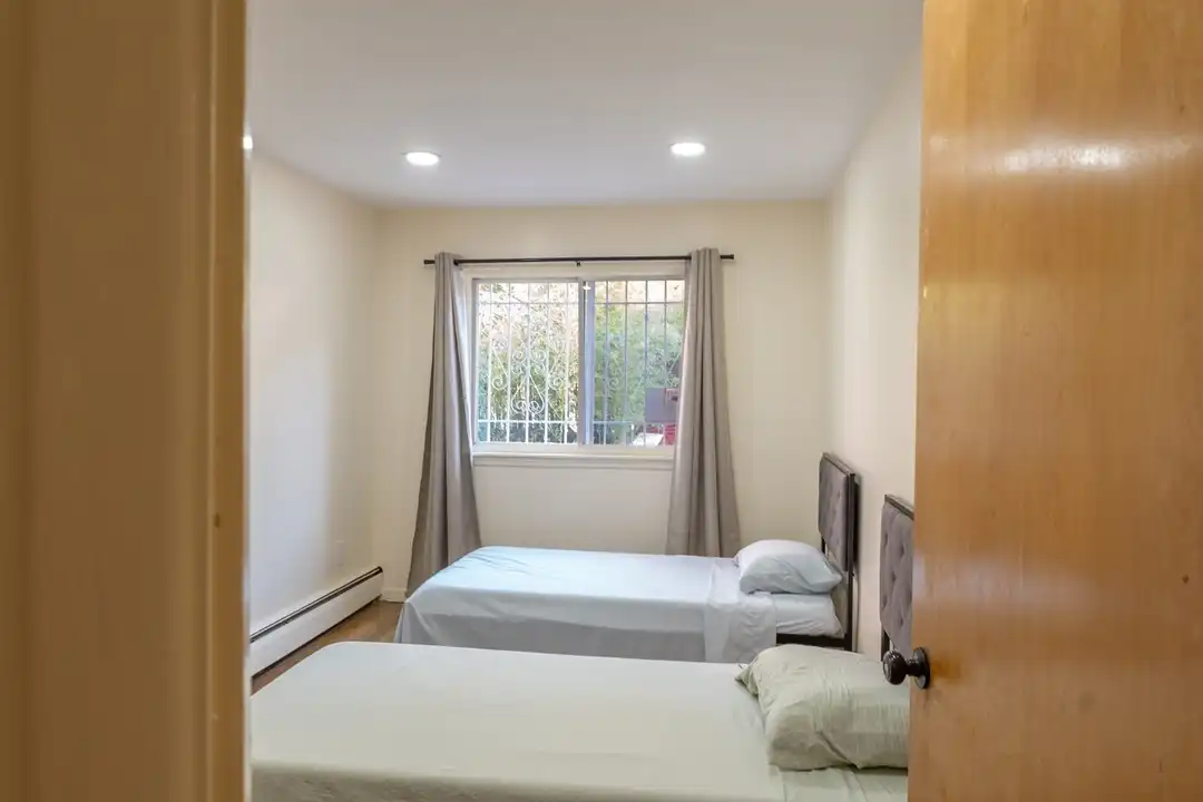 140-32 Franklin Ave unit 2 - View 4