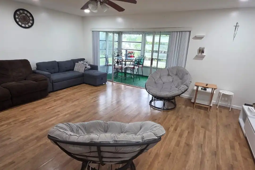 Apartment in Palm Springs - View 4