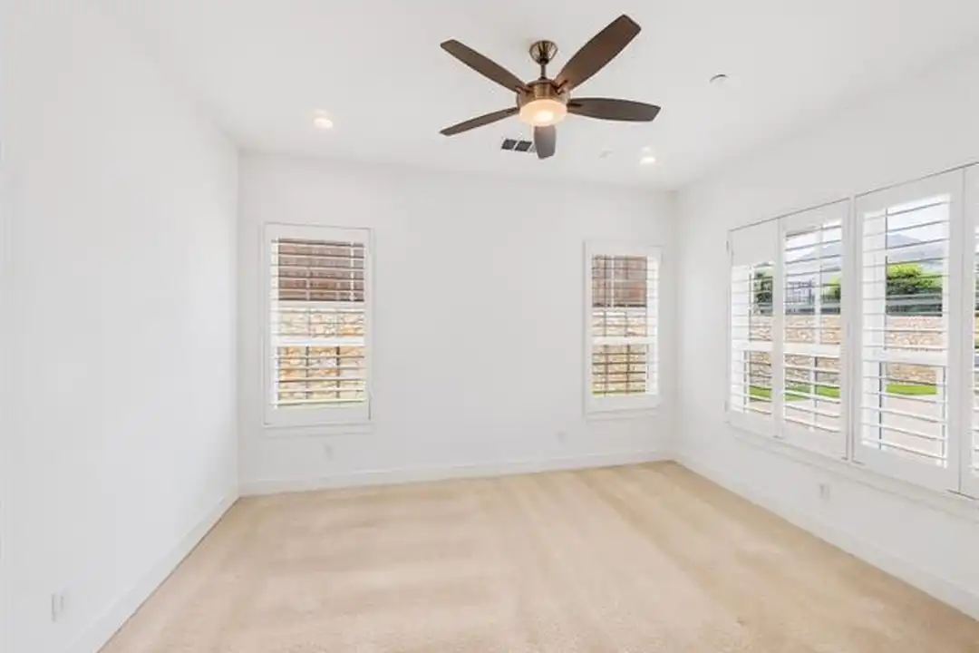 809 Jamestown Ln - View 5