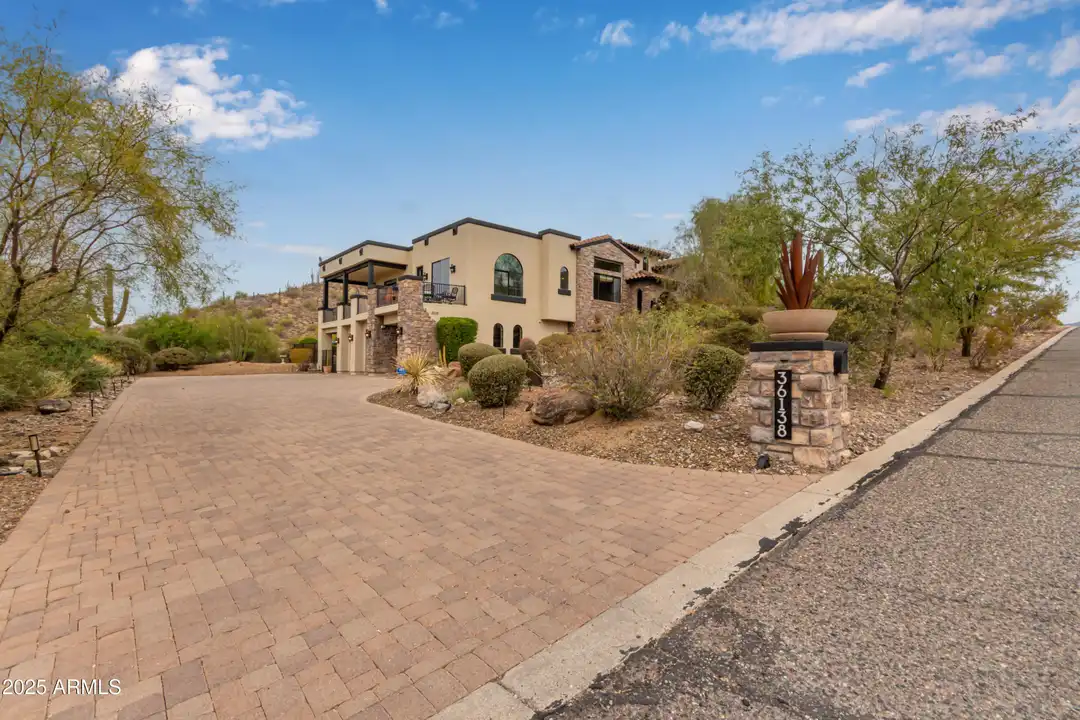 36138 N Summit Dr - View 3