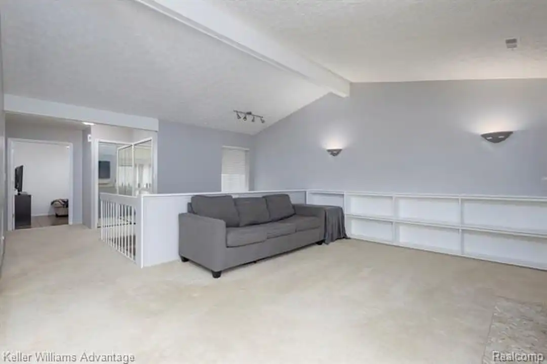 Apartment in Southfield - View 3