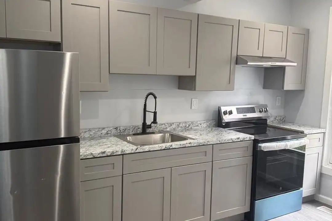 Apartment in Trenton - View 5